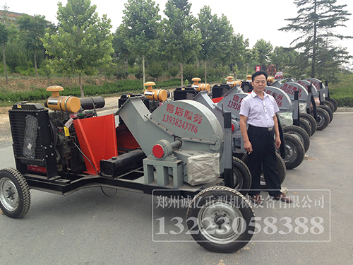 广州金总定6台移动式木材切片机已经装车